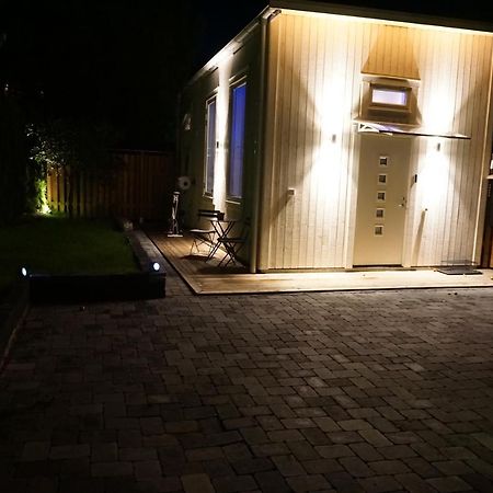 شقة Fresh Happy Little House, 35 M2 In Taeby ستوكهولم المظهر الخارجي الصورة