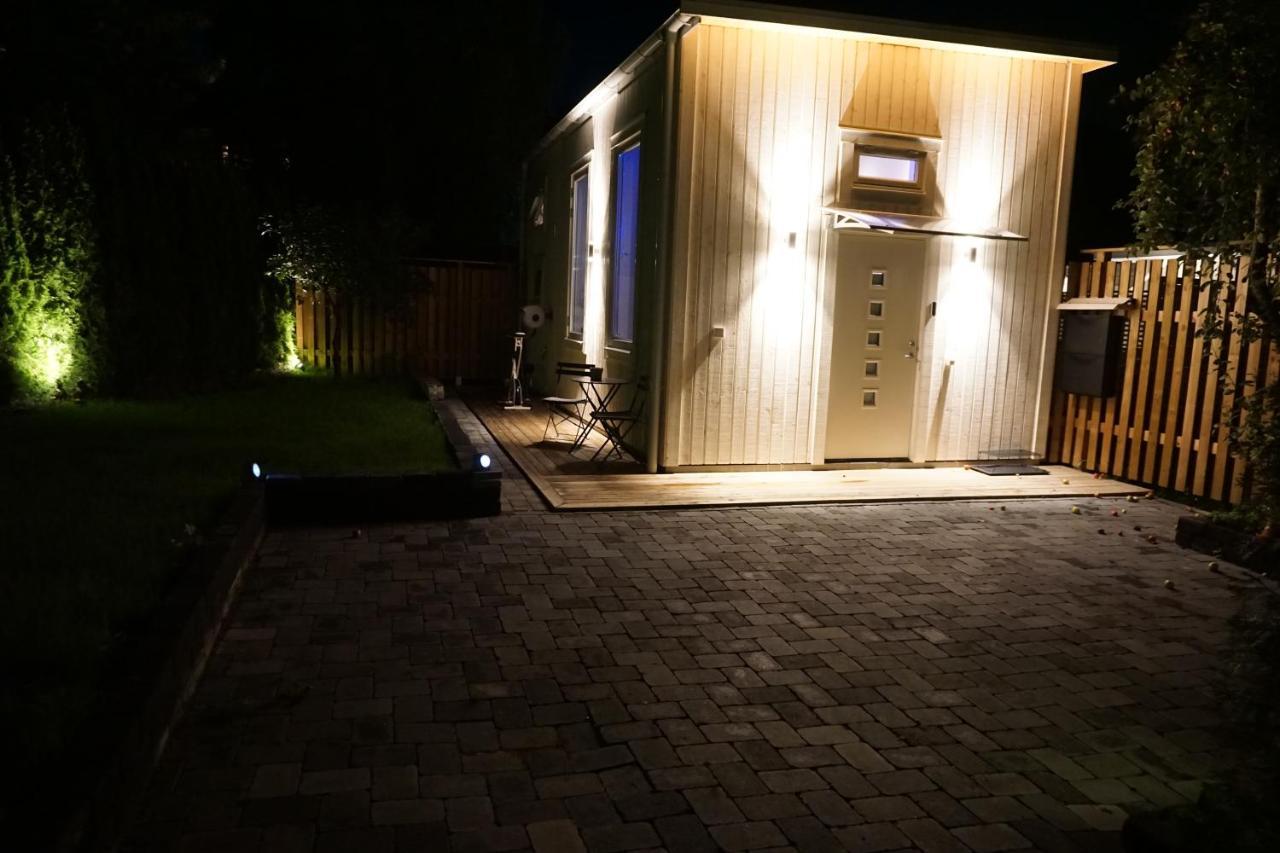 شقة Fresh Happy Little House, 35 M2 In Taeby ستوكهولم المظهر الخارجي الصورة